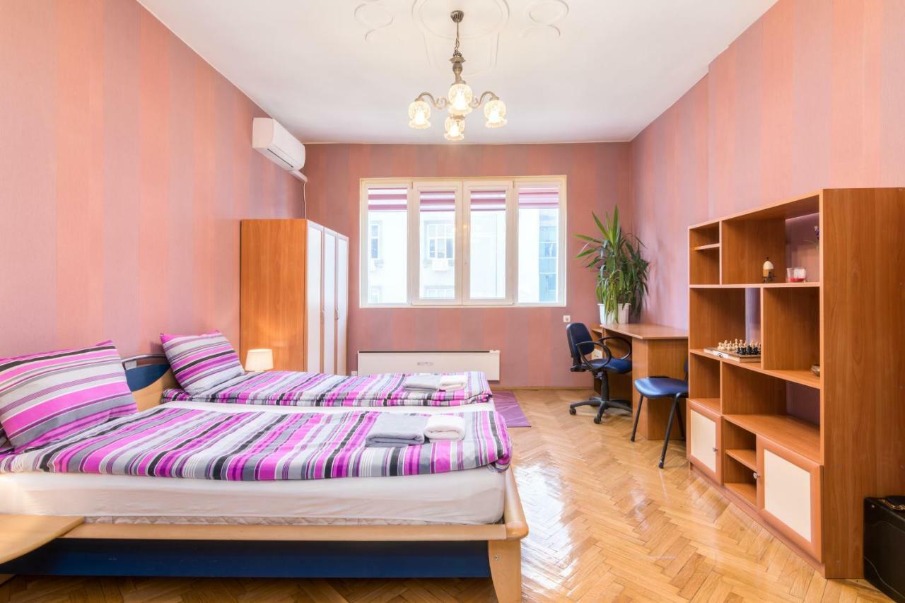 Apartment Rakovski Street Three Bedroom Ten People Spacious