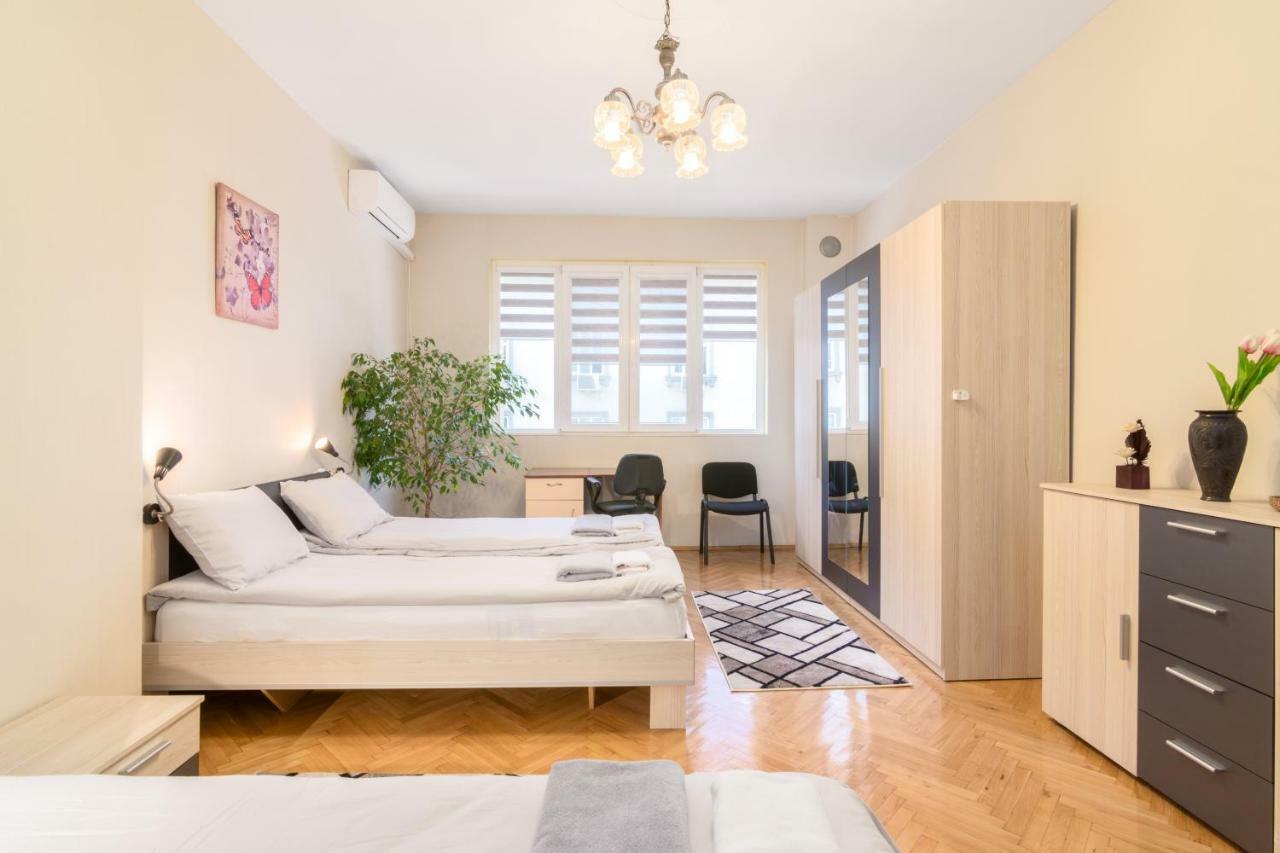 Rakovski Street Three Bedroom Ten People Spacious