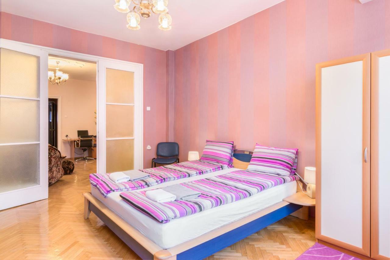 Apartment Rakovski Street Three Bedroom Ten People Spacious *