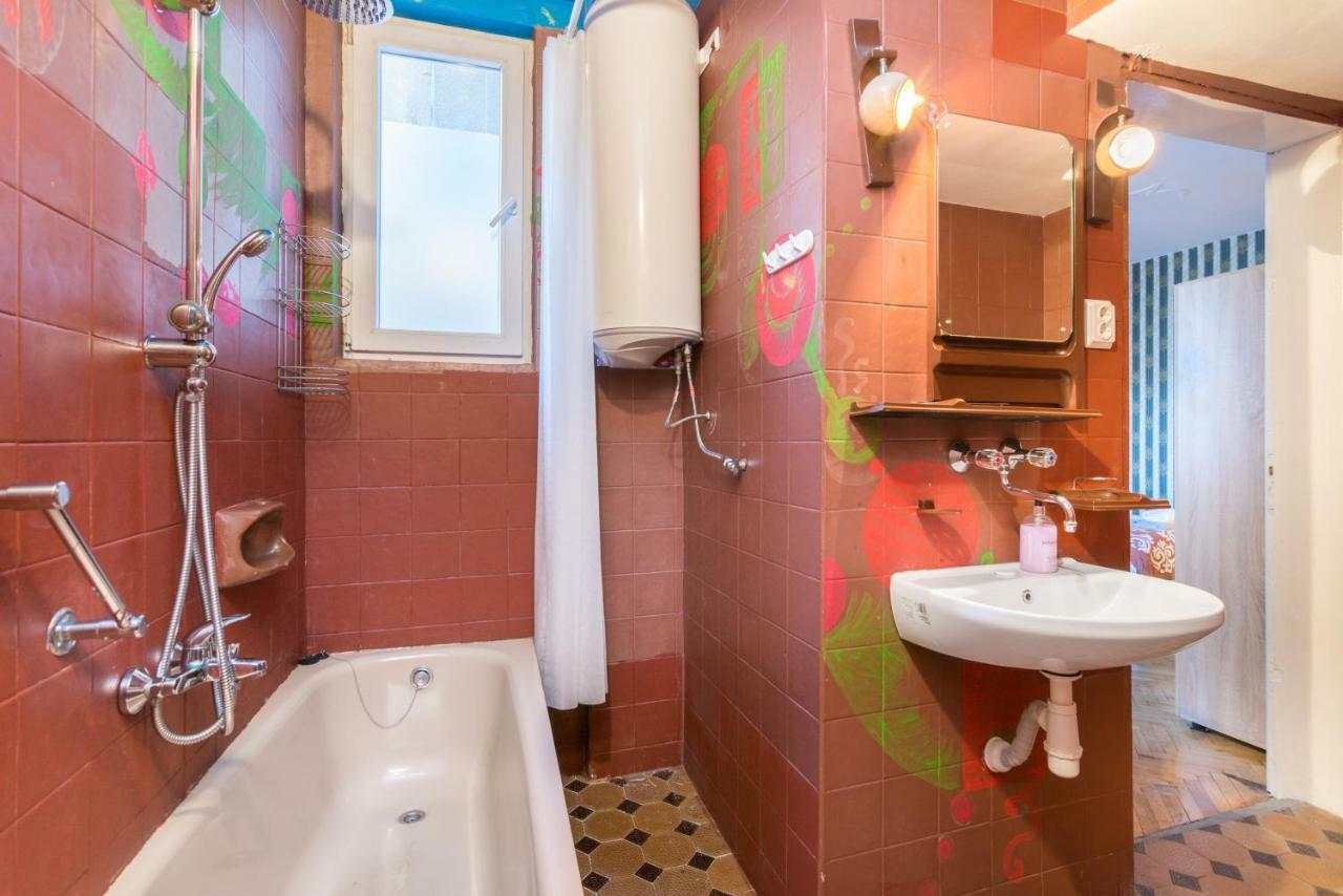 Rakovski Street Three Bedroom Ten People Spacious Apartment Sofia